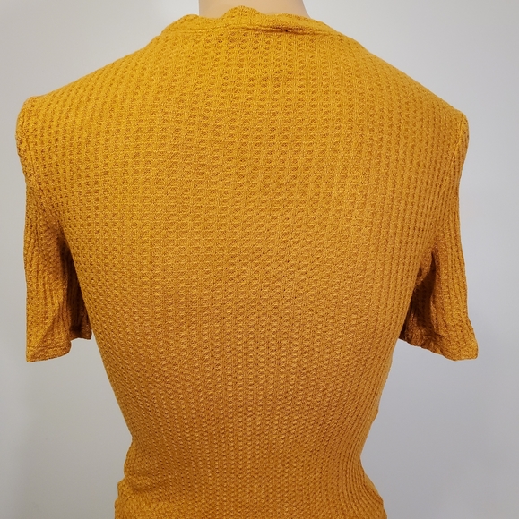 Forever 21 Mustard Gold Knitted Shortsleeve Top - Picture 4 of 5